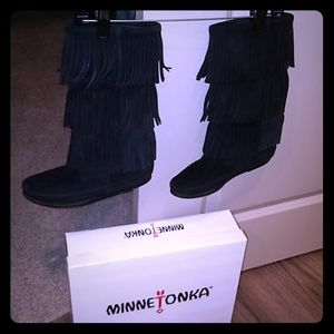 Minnetonka Original Black 3-Layer Fringe Boots